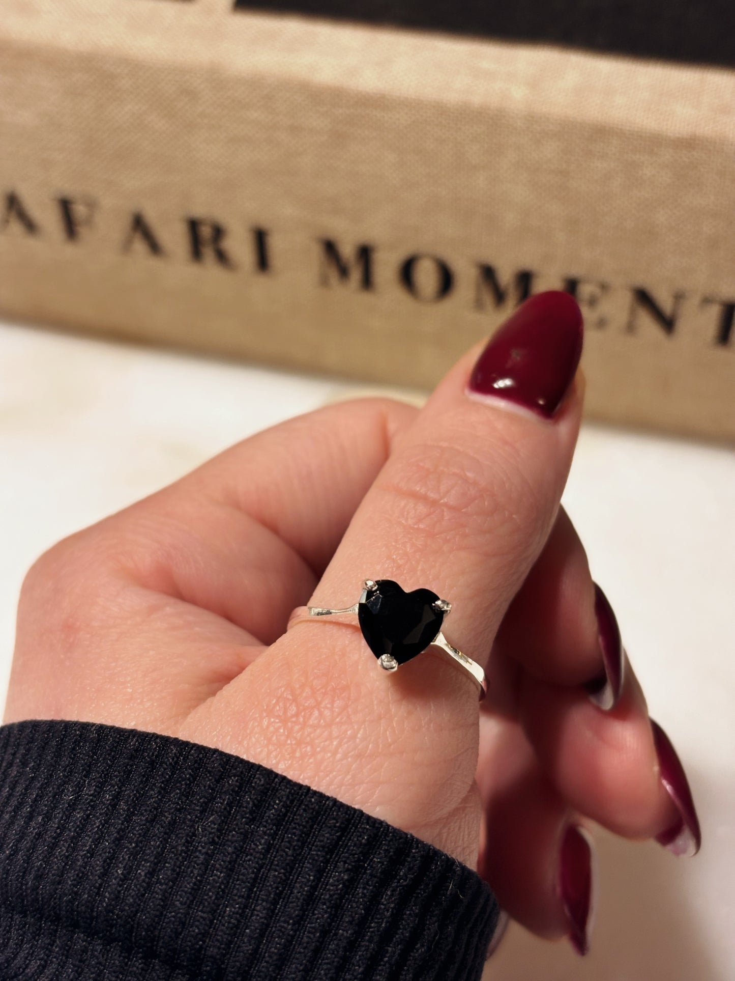 Anillo corazón de onix