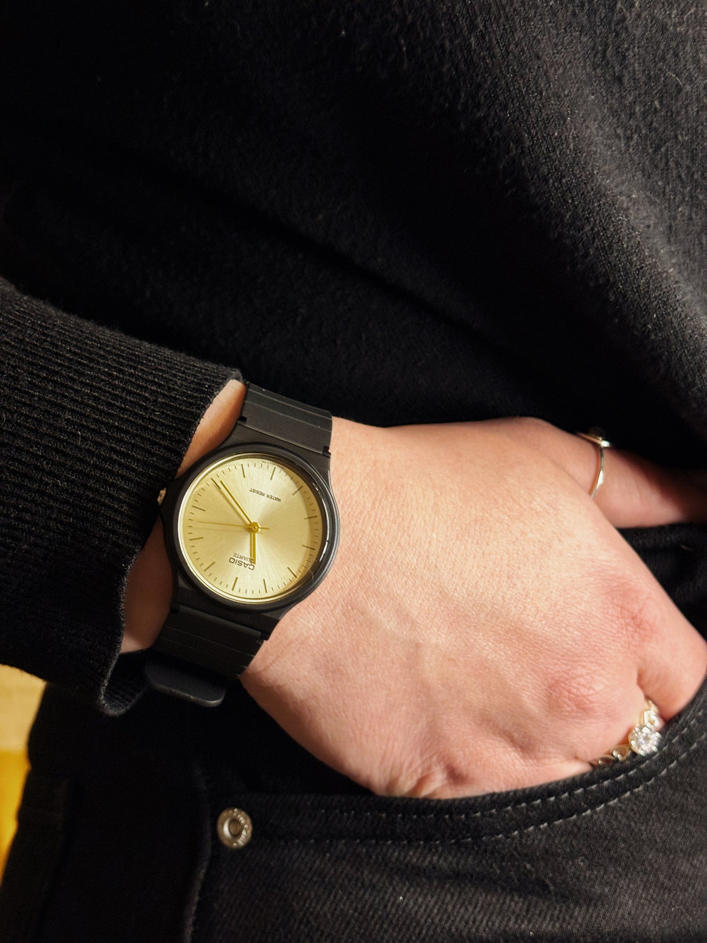 Reloj Casio MQ-24-9E