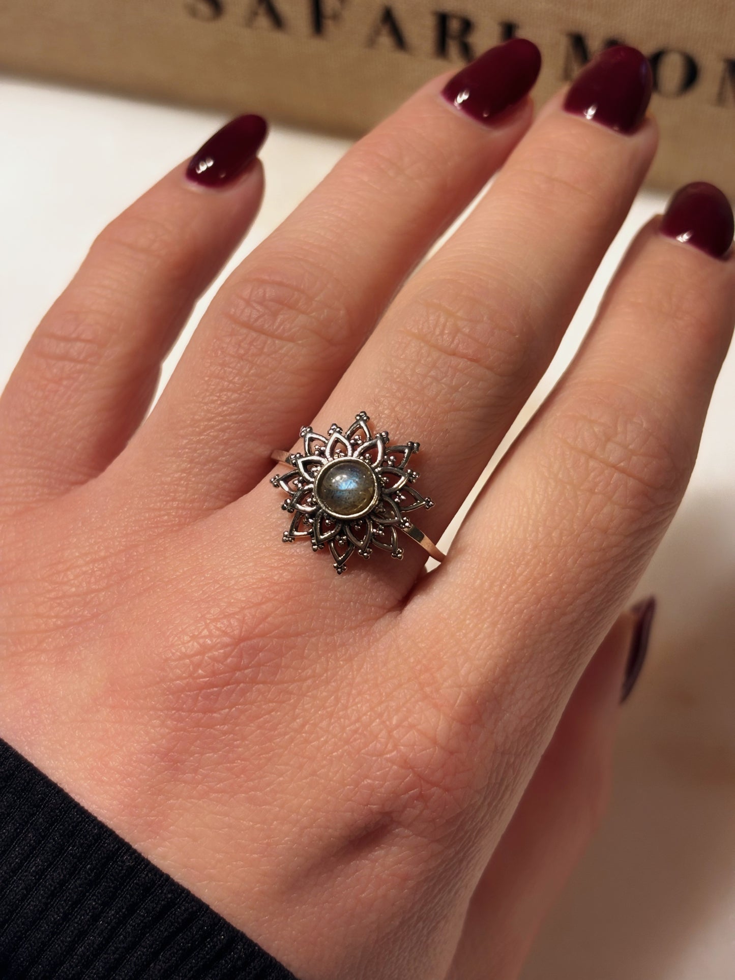 Anillo sol con labradorita