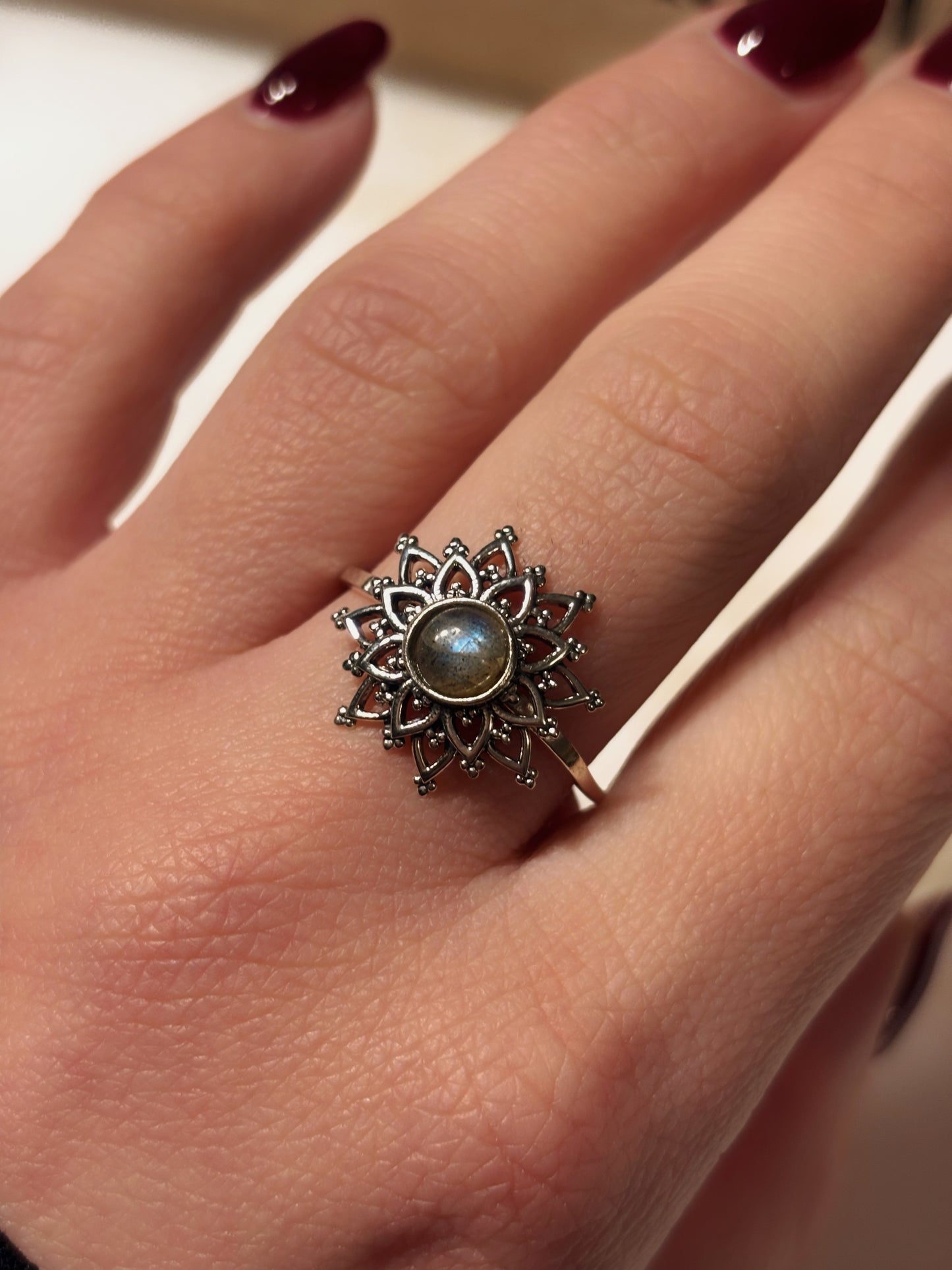 Anillo sol con labradorita