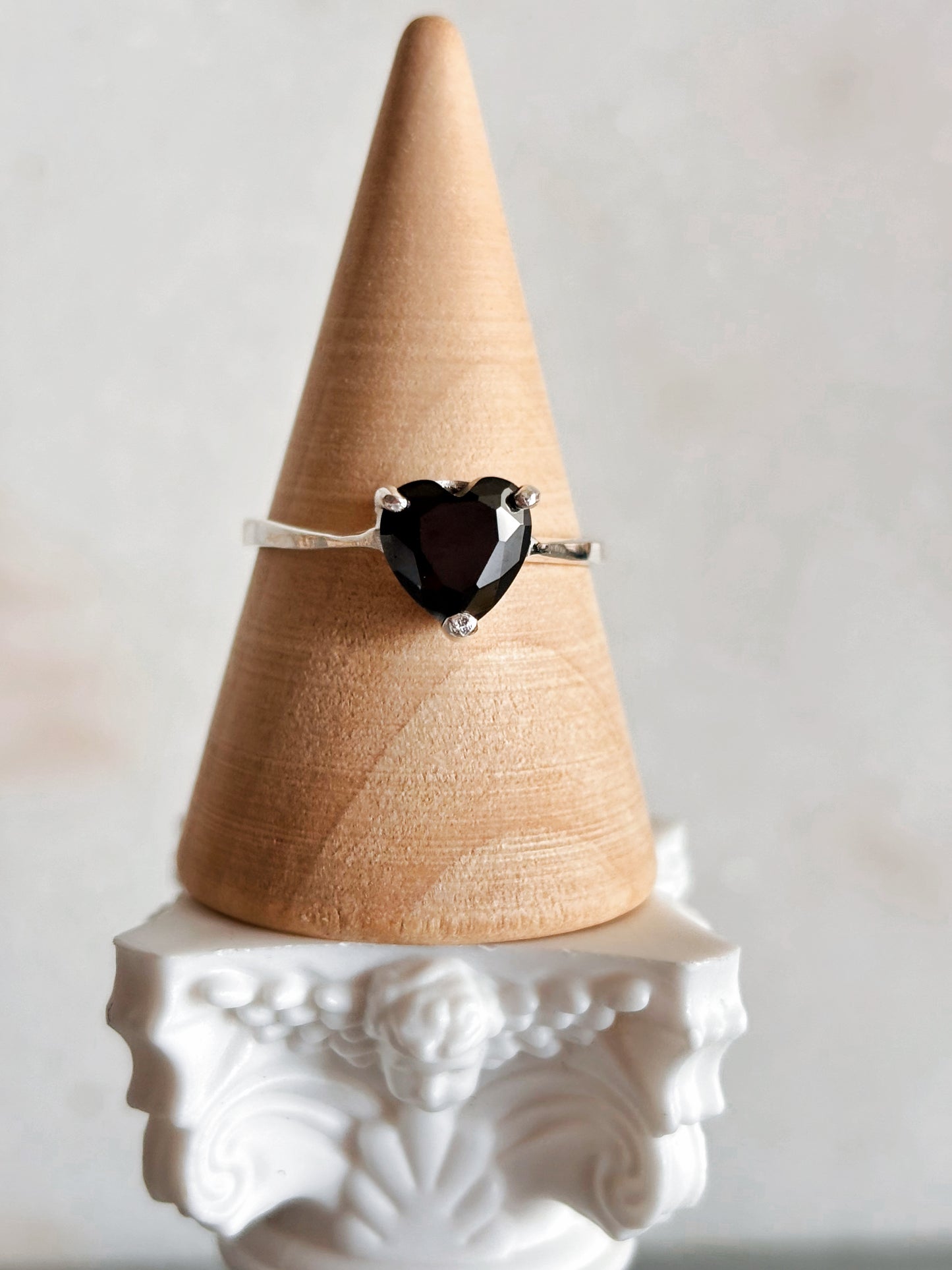 Anillo corazón de onix