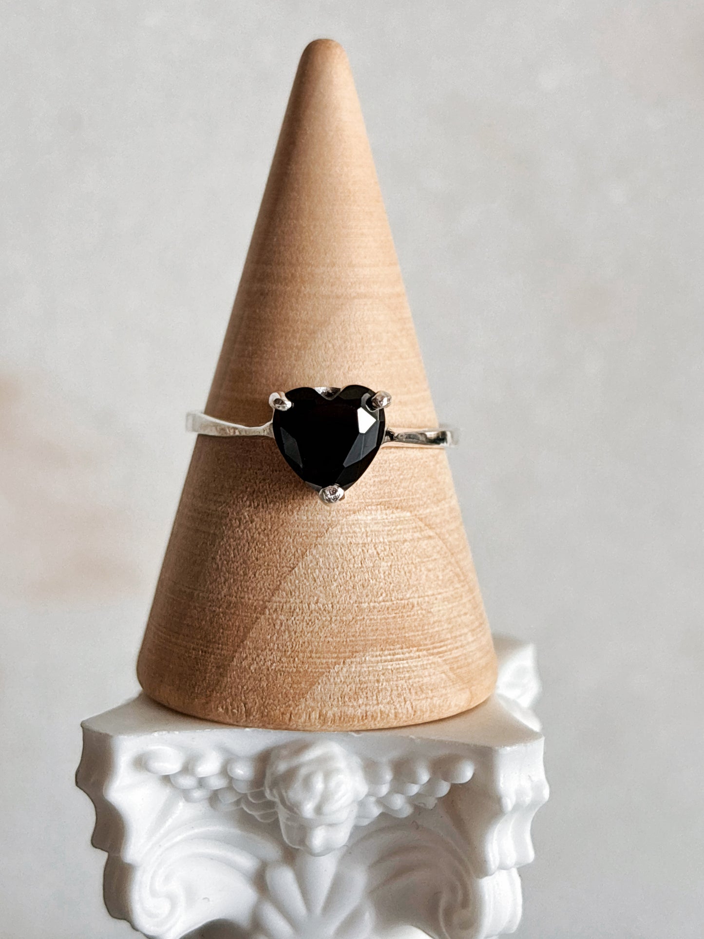 Anillo corazón de onix