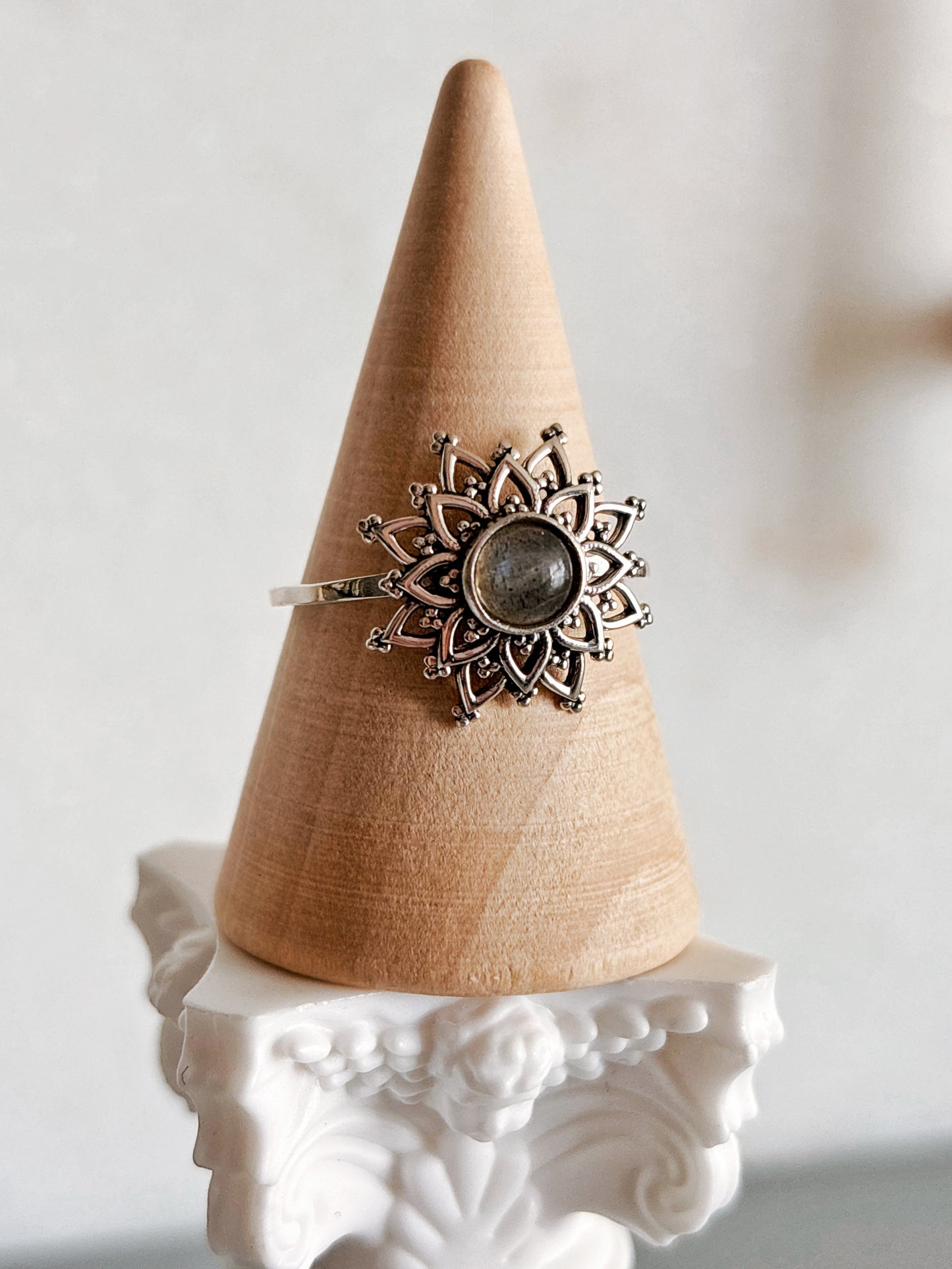 Anillo sol con labradorita