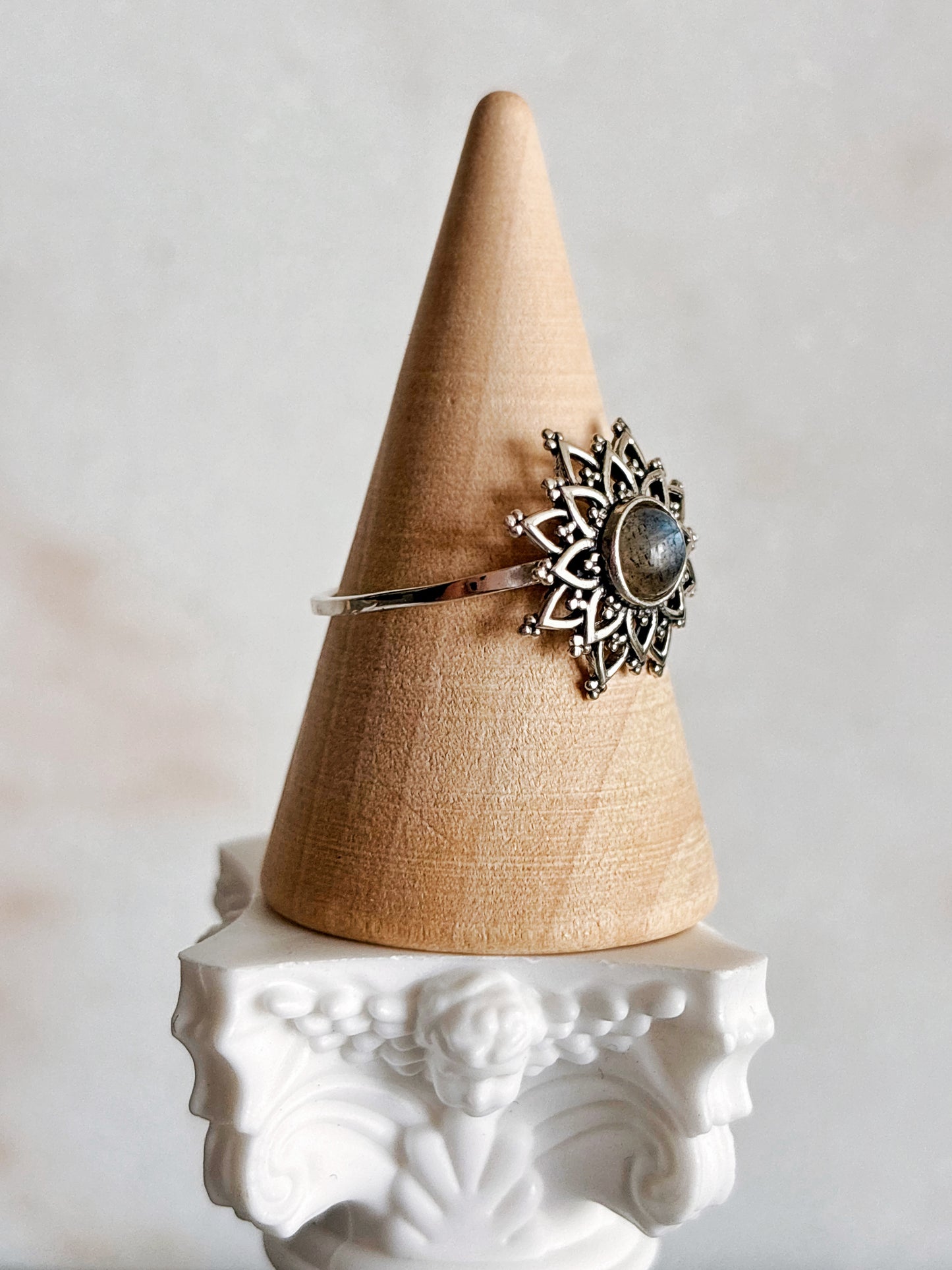 Anillo sol con labradorita