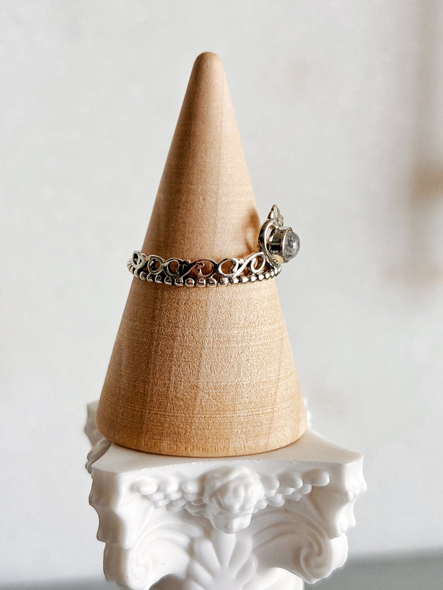 Anillo corona con piedra luna