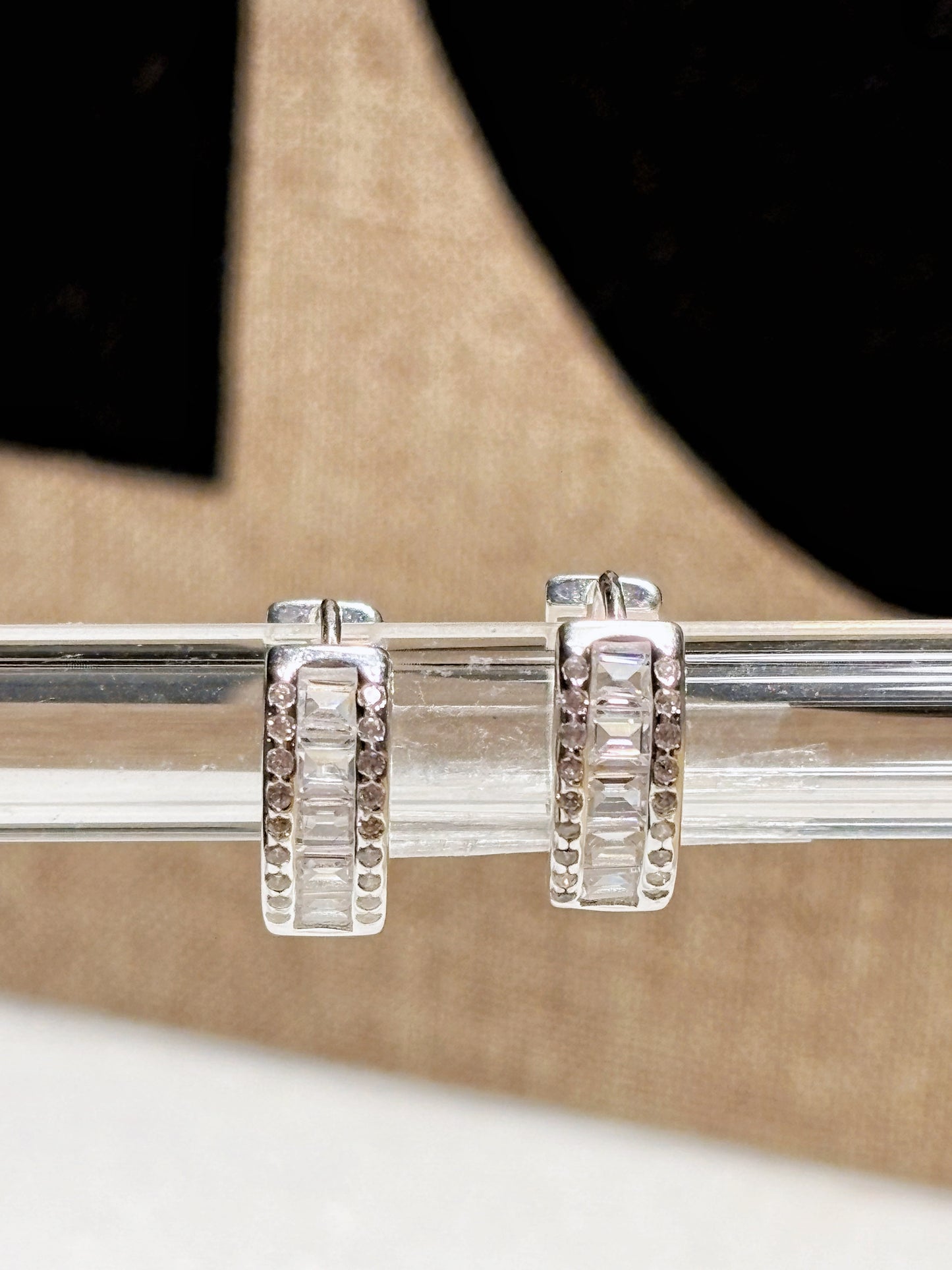 Aros argolla huggie circones y cristales