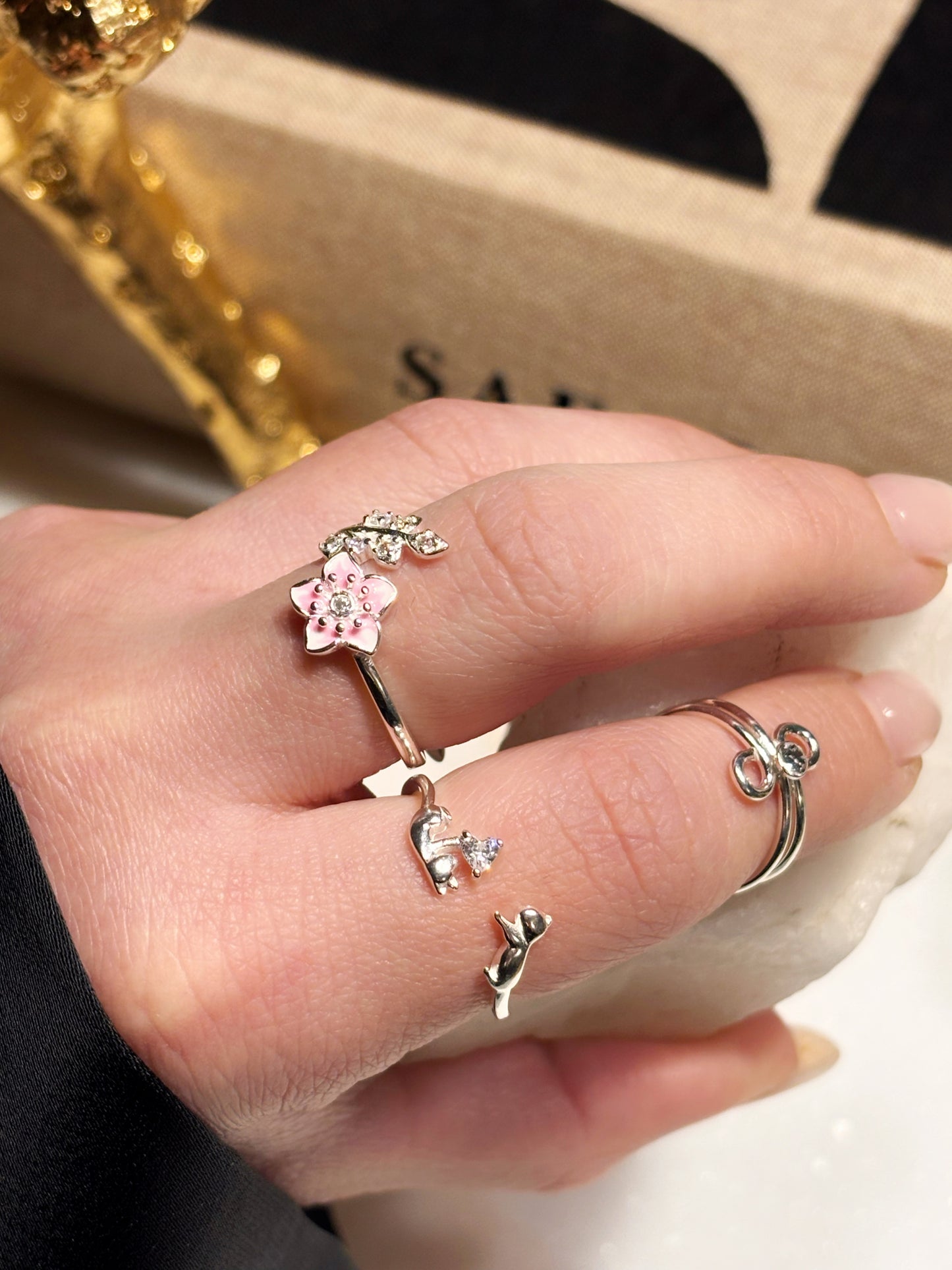 Anillo flor con circones