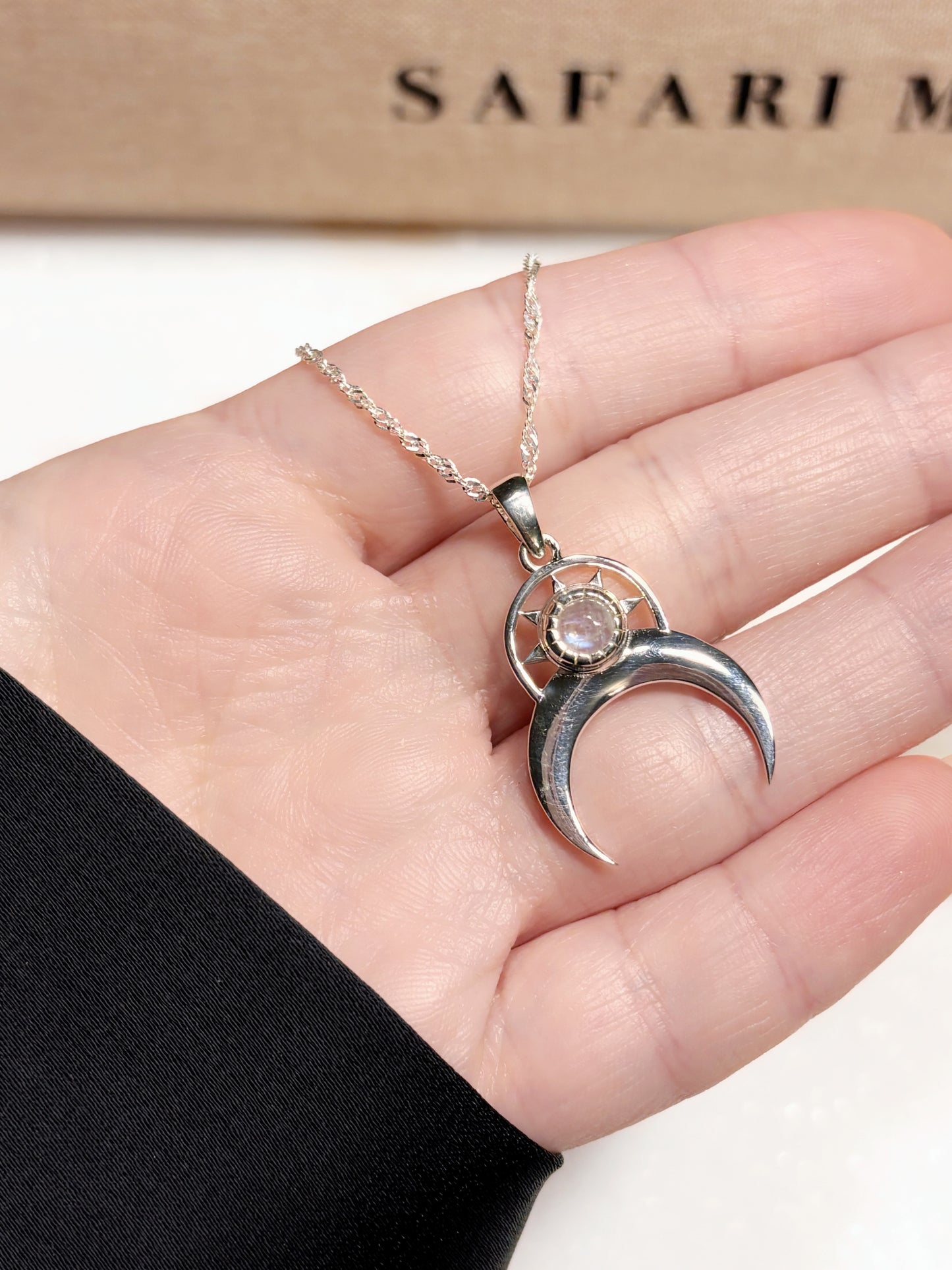 Collar luna con Piedra Luna