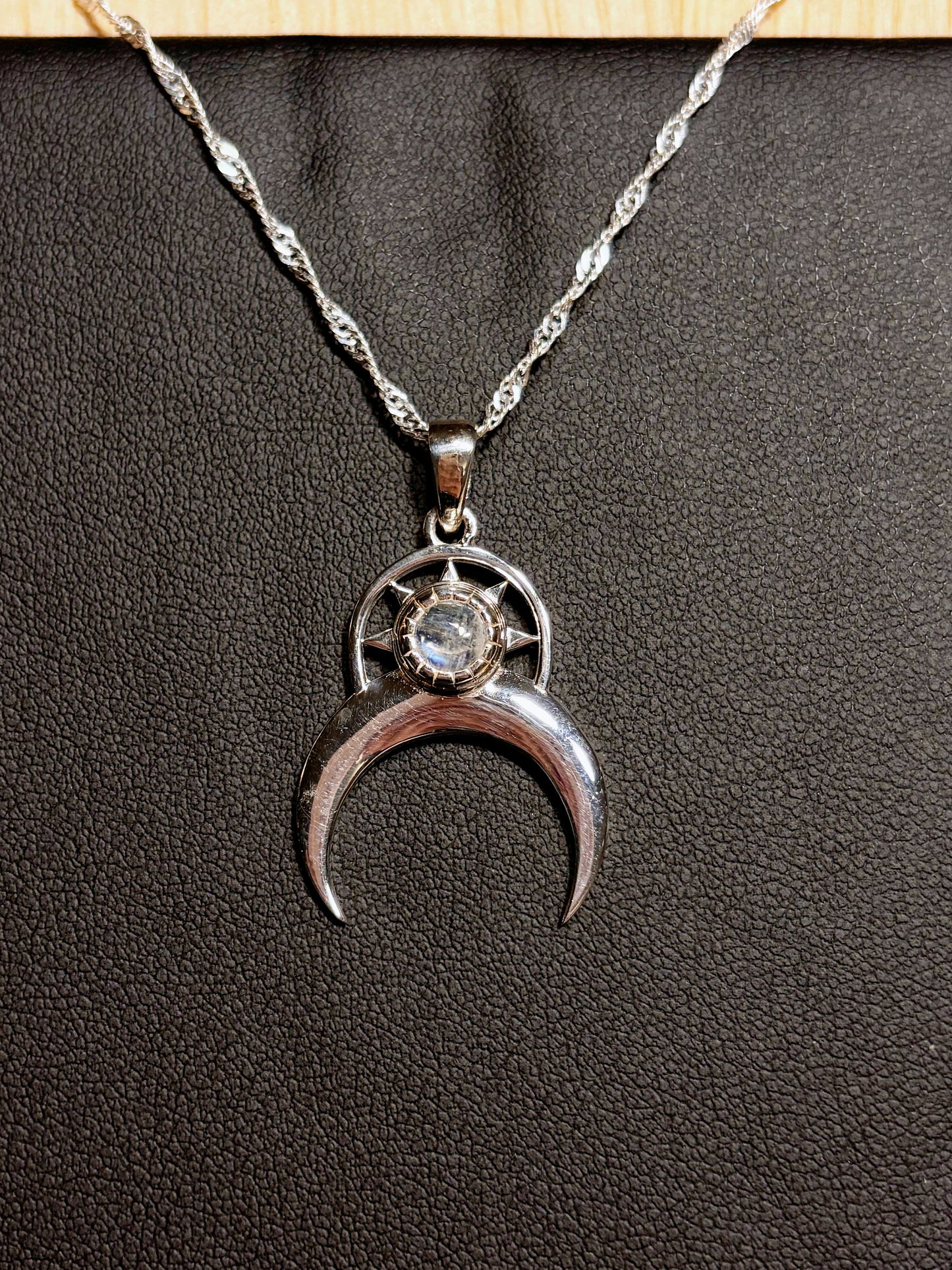 Collar luna con Piedra Luna