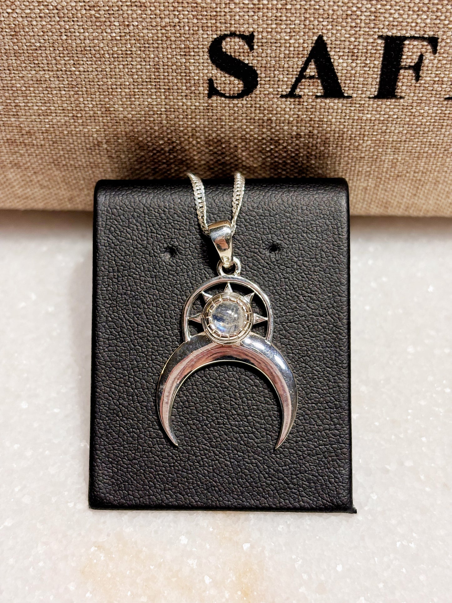 Collar luna con Piedra Luna