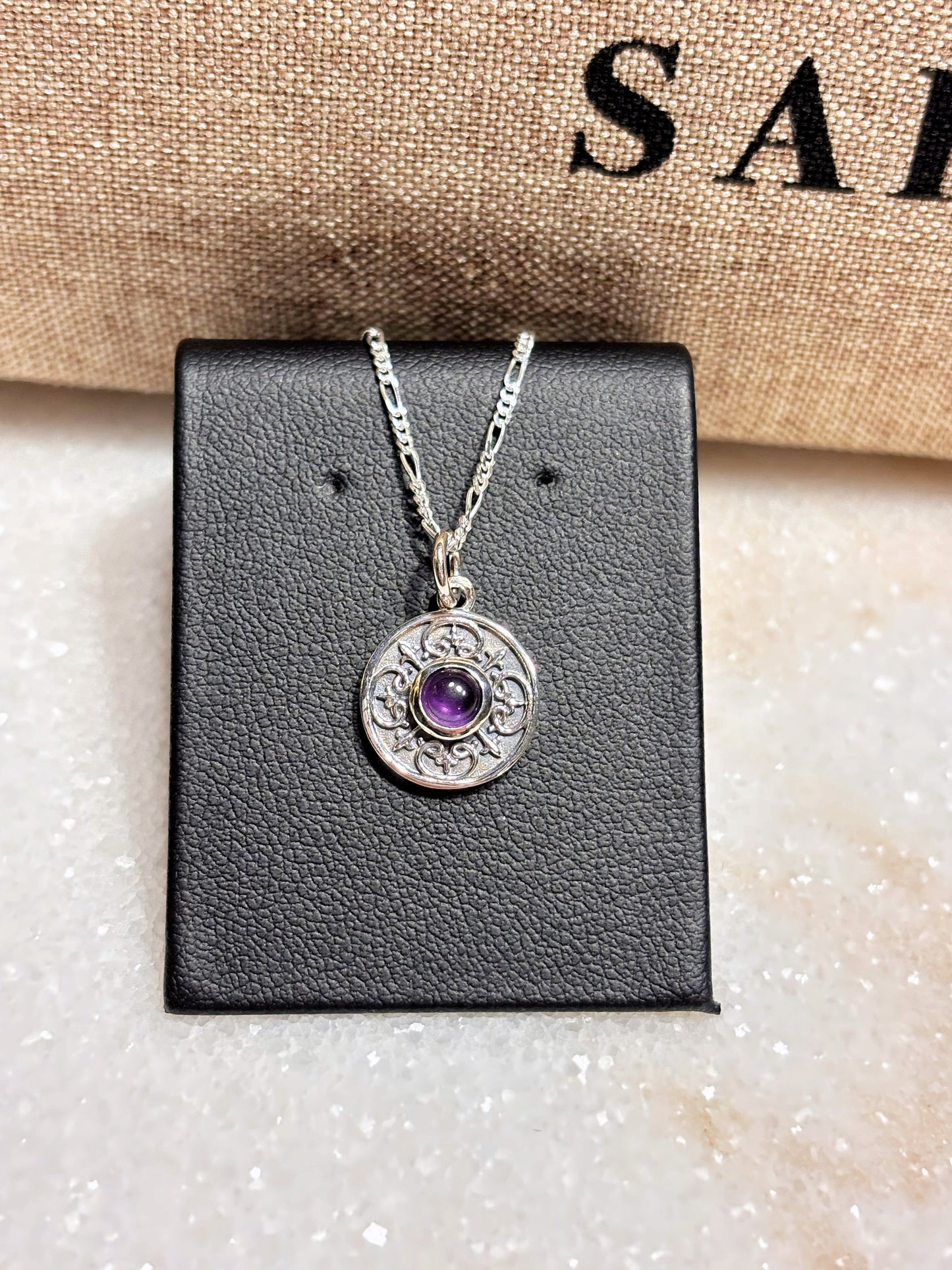 Collar con piedra Amatista