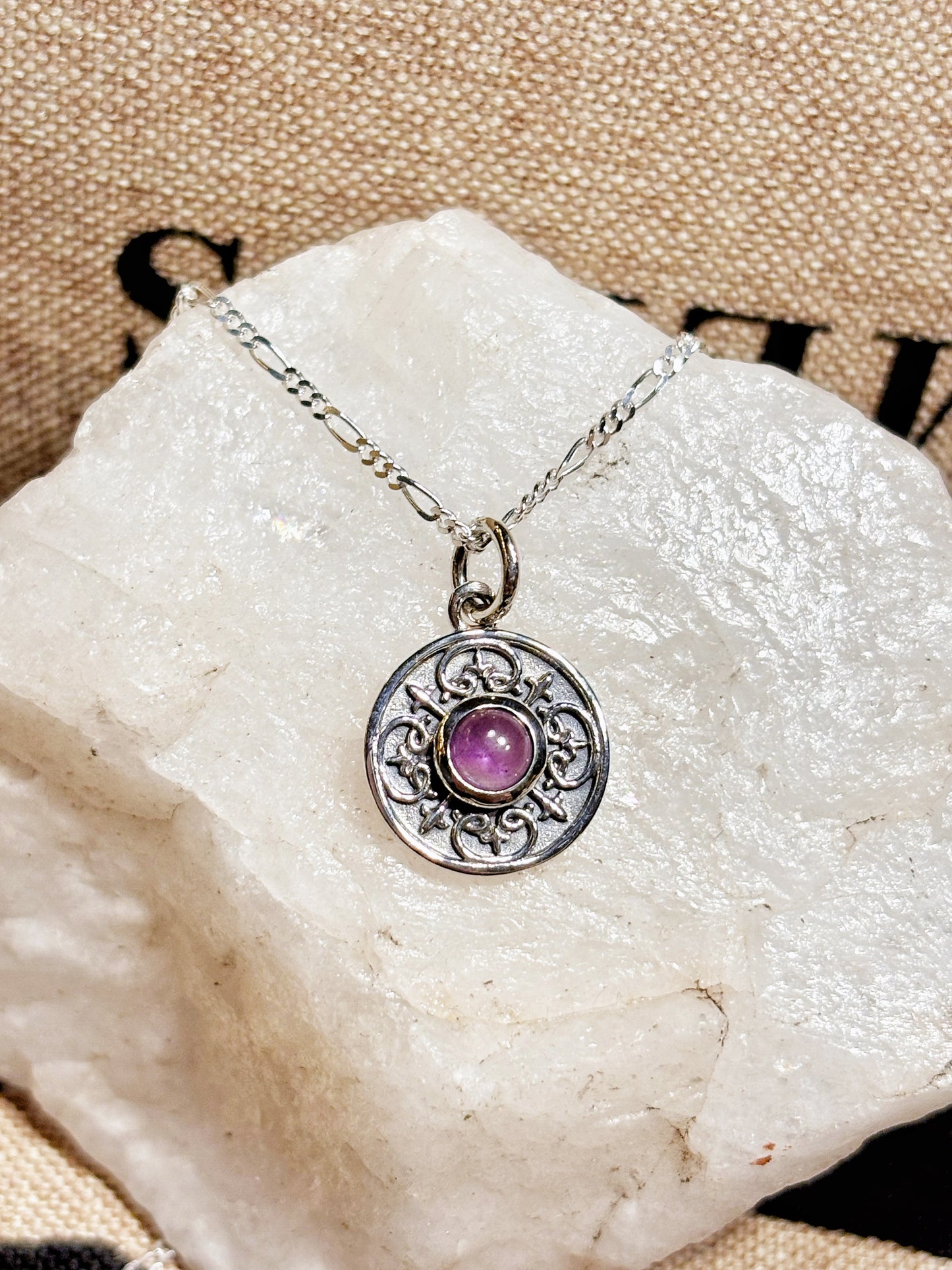 Collar con piedra Amatista