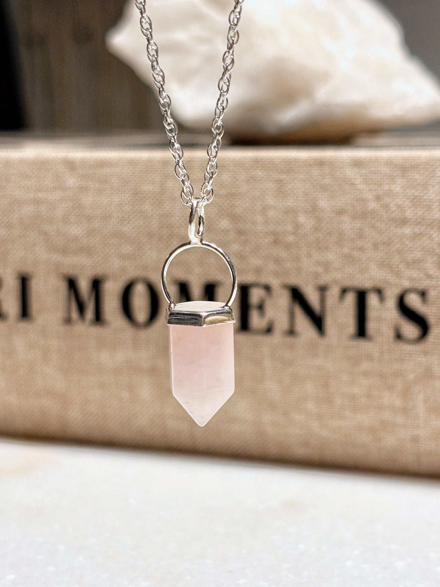 Collar con Cuarzo Rosado