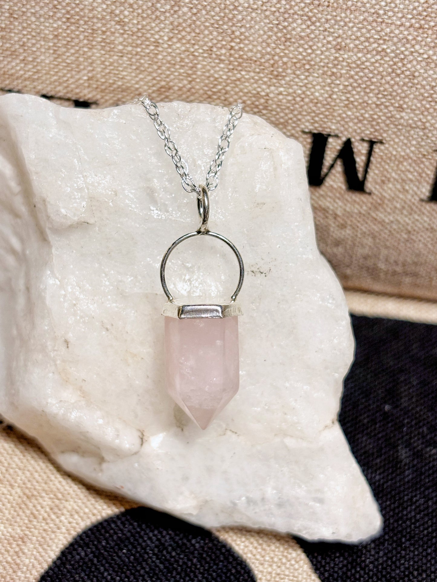 Collar con Cuarzo Rosado