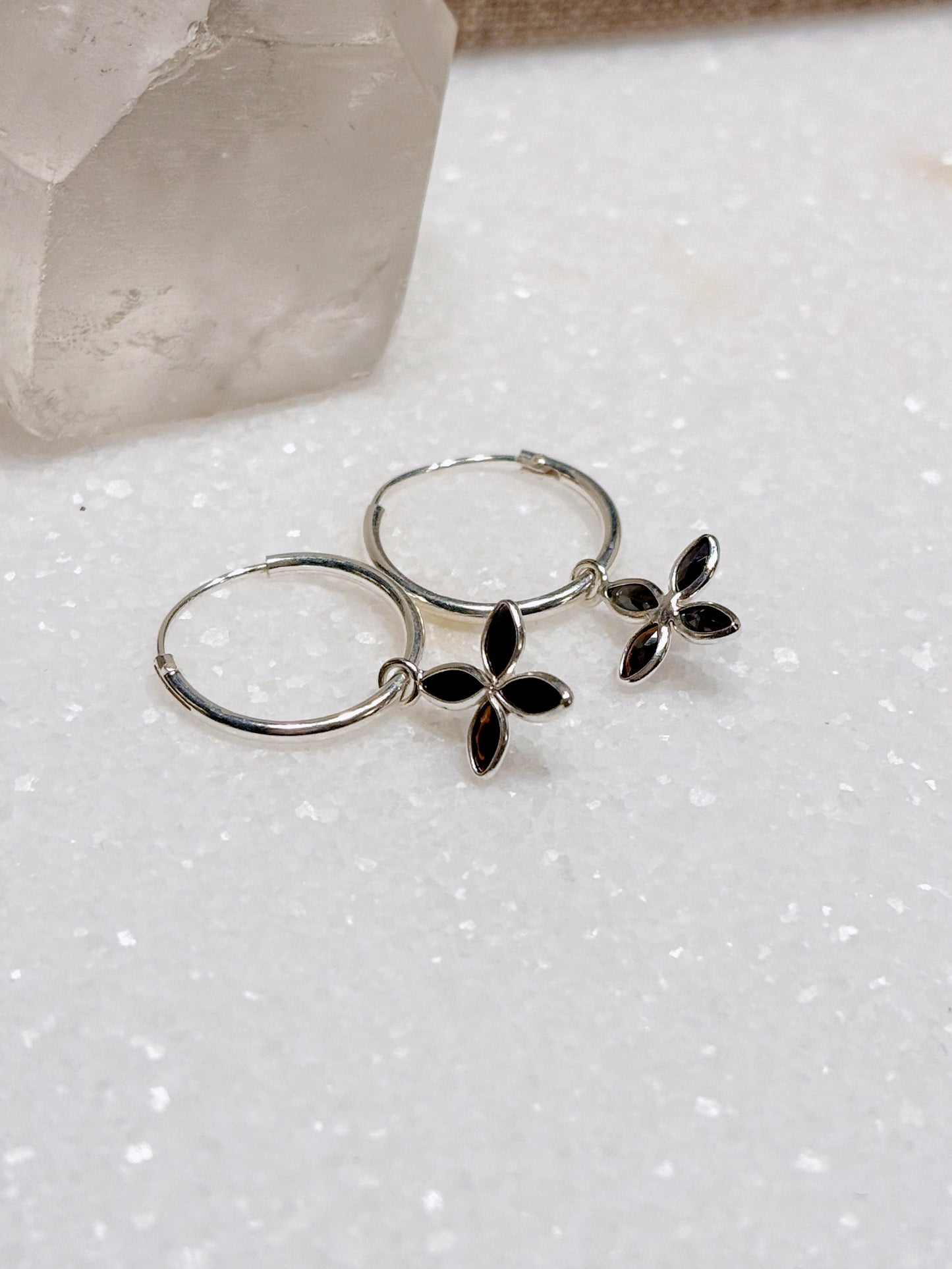 Aros argolla flor negro