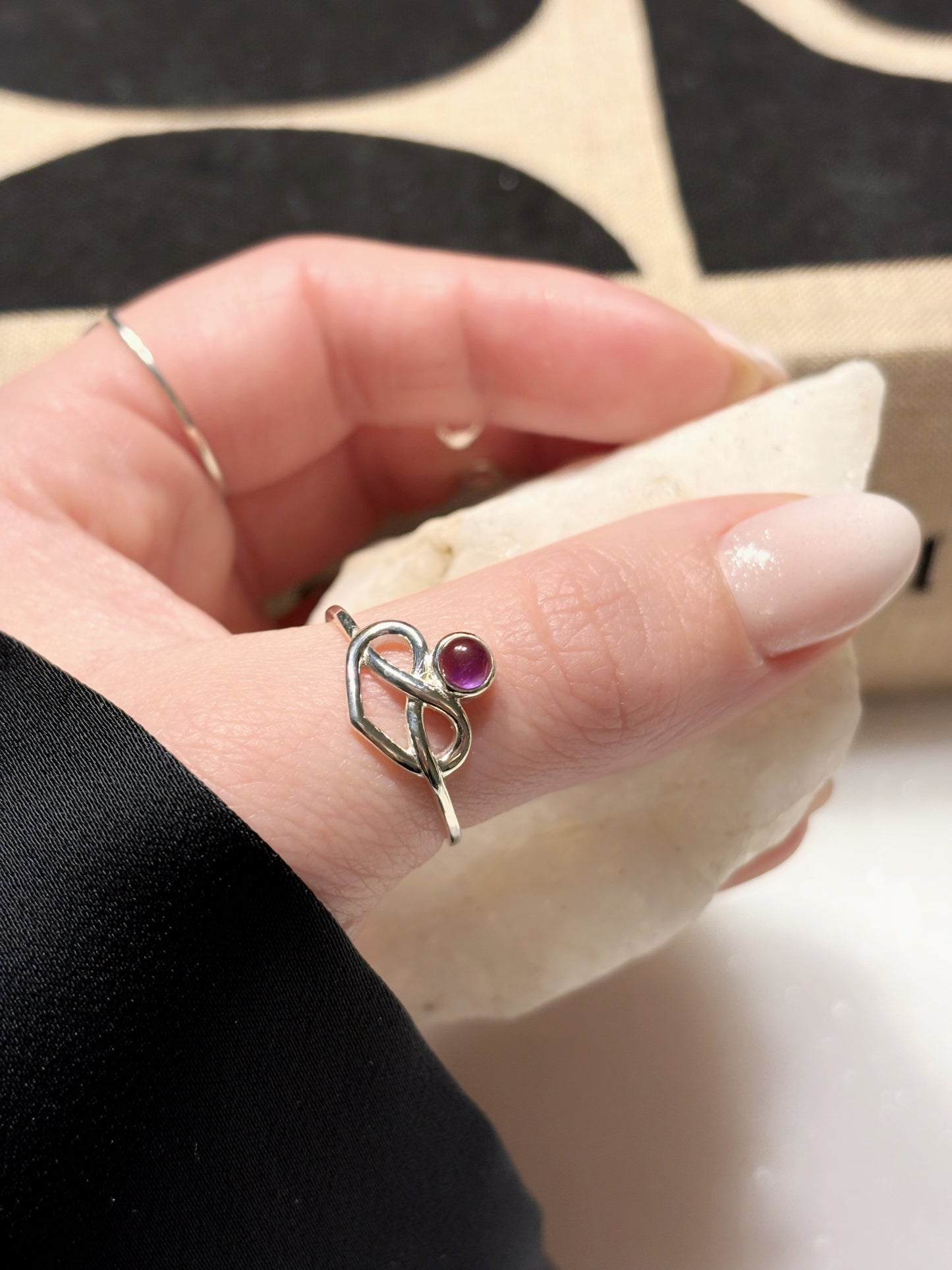 Anillo corazón infinito con amatista