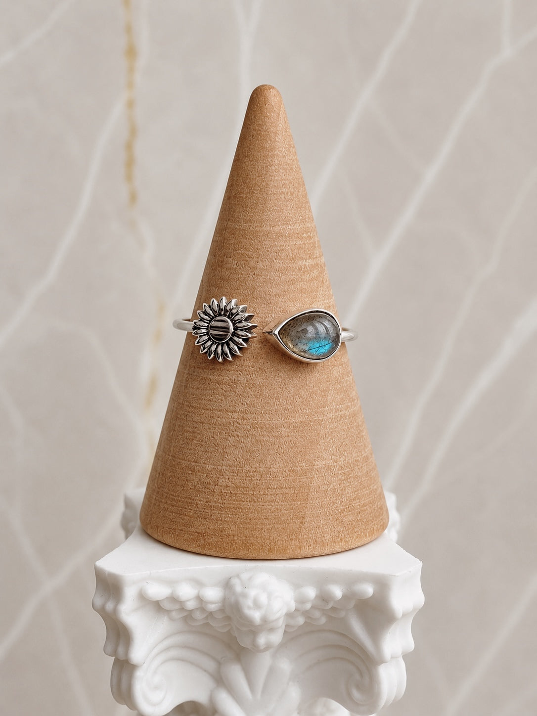 Anillo Flor Gota con Labradorita