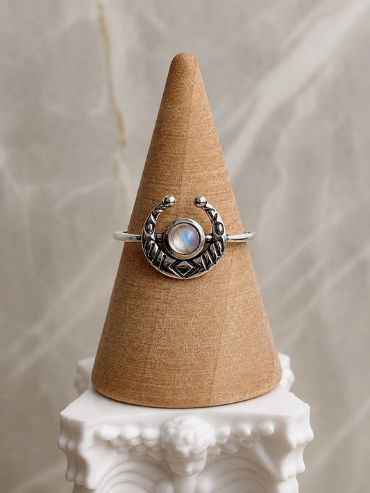 Anillo Media Luna con Piedra Luna