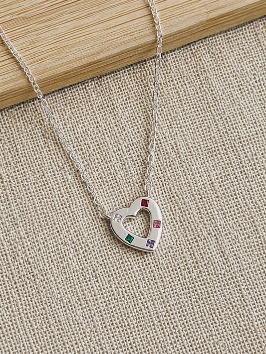 Collar Corazón Calado con Circones de Colores