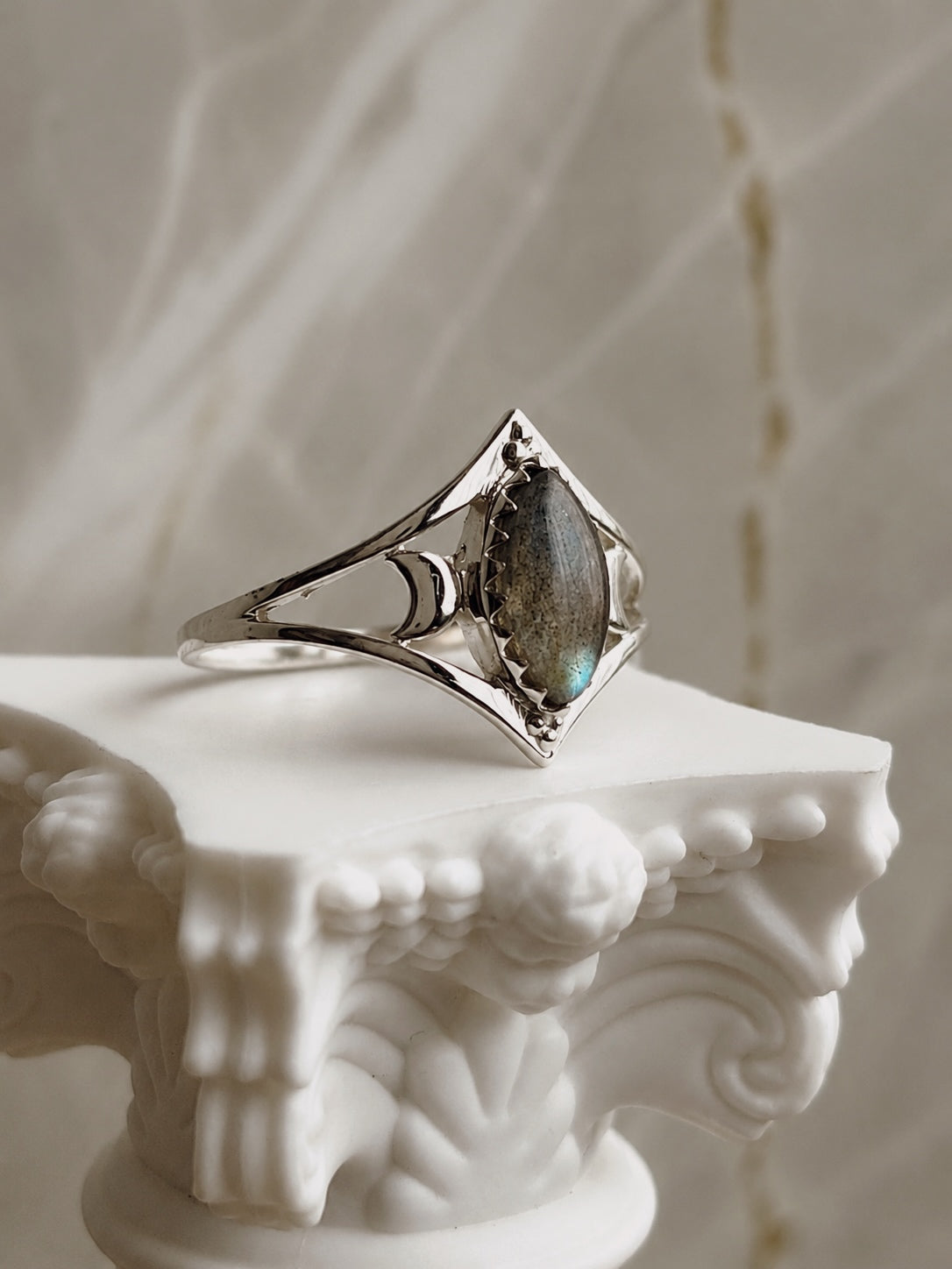 Anillo labradorita